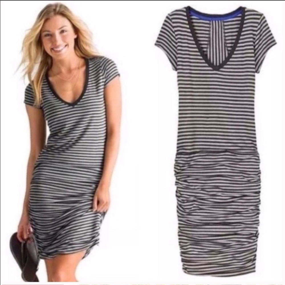 Athleta Topanga V-neck t-shirt dress size S